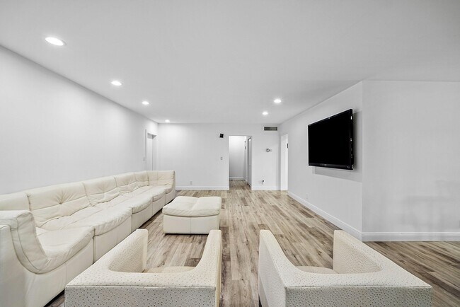 Building Photo - 6165 Old Court Rd