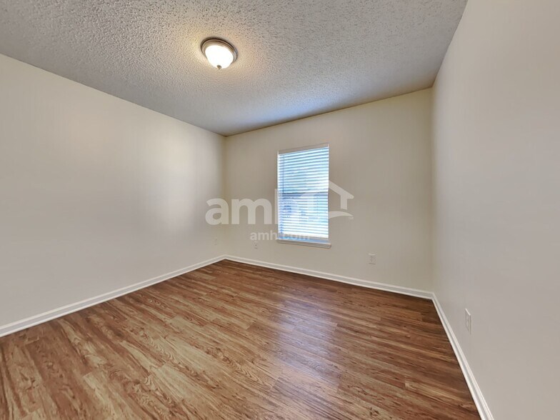 Building Photo - 125 Whisper Ridge Dr