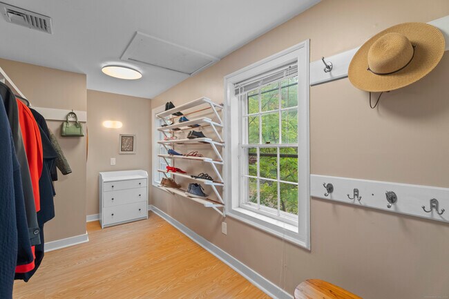 Building Photo - 133 Blake Rd