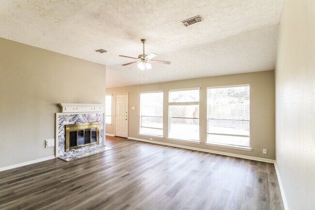 Building Photo - 3217 Lee Cir