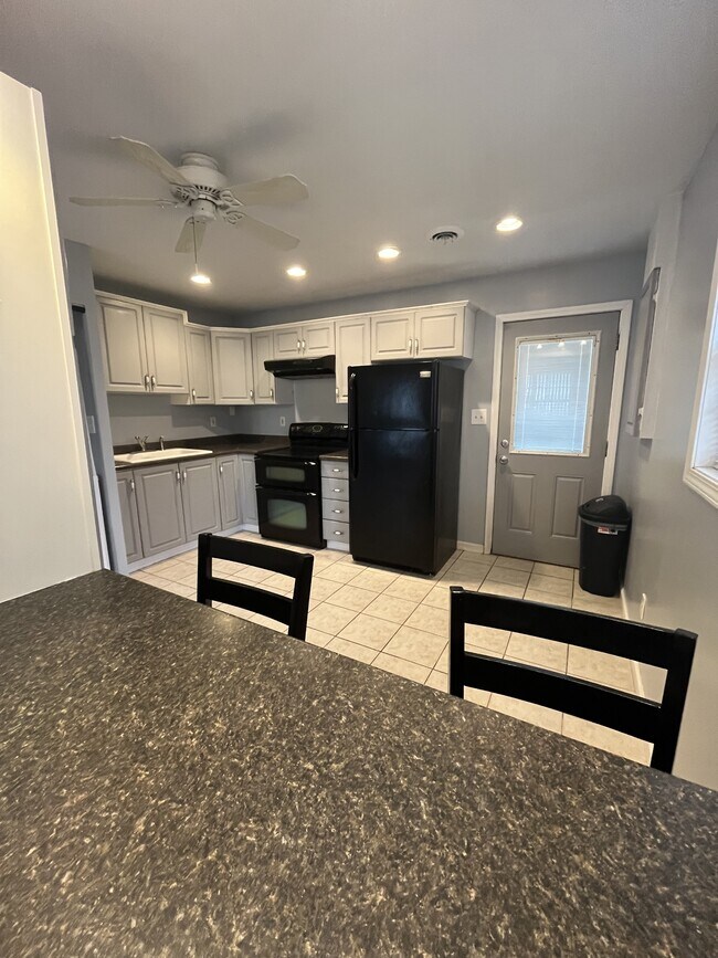 Building Photo - 2837 Edgewood Ave