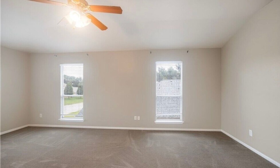 Building Photo - 308 Ponderosa Dr