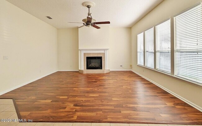 Building Photo - 3120 Double Oaks Dr