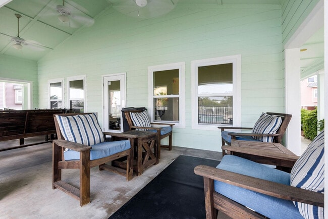 Building Photo - 15946 Innerarity Point Rd