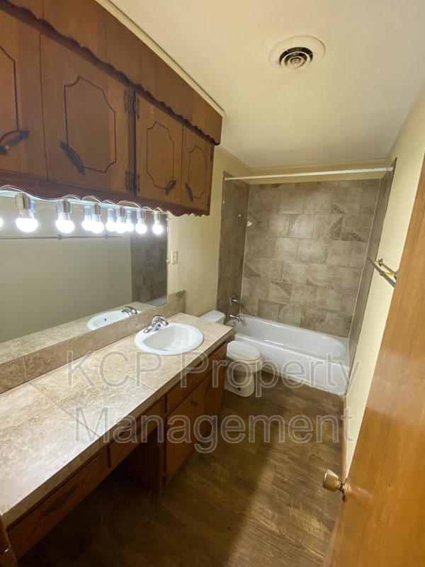 Building Photo - 1408 H St