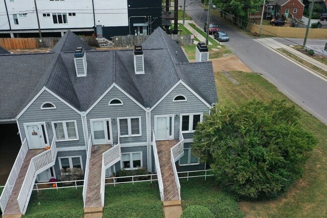 Building Photo - Updated Condo Steps from Vanderbilt with P...