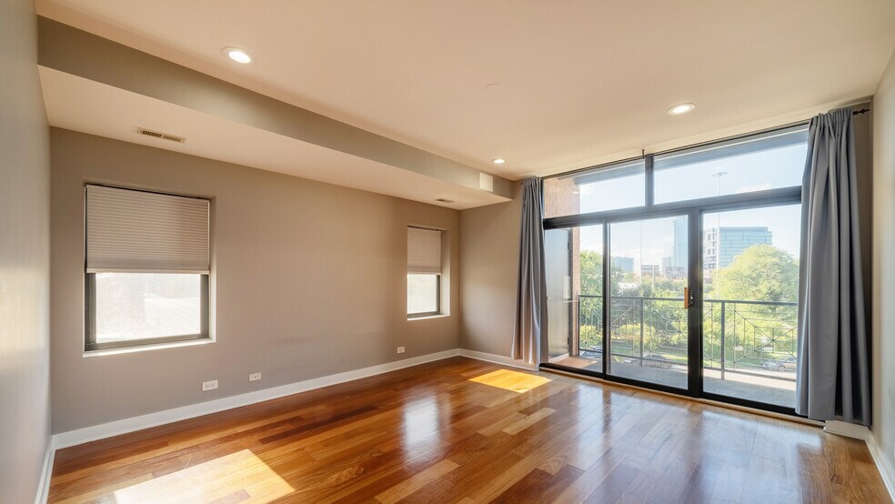 Building Photo - 651 N Milwaukee Ave