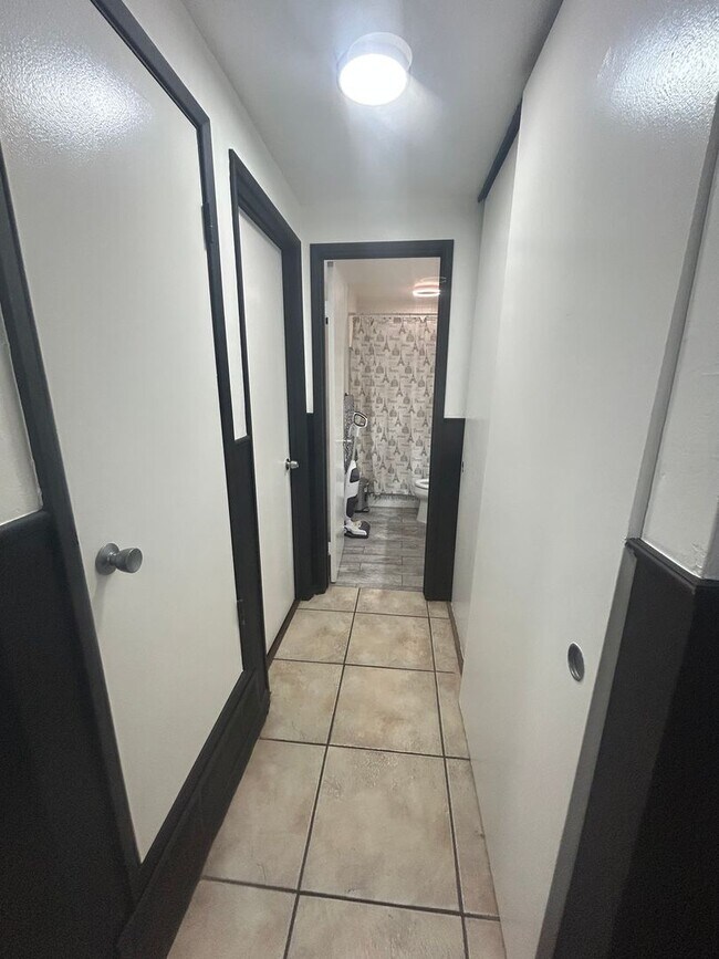 Building Photo - 2 Bed / 2 Bath Unit with Yard & Parking – El Cajon