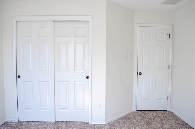 Building Photo - 14213 Willow Tank Dr