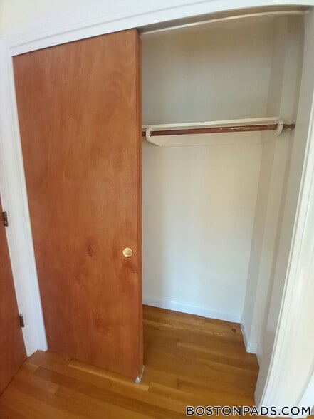 Building Photo - 172 N Beacon St