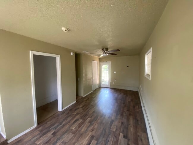 Building Photo - 316 E Jarman Dr