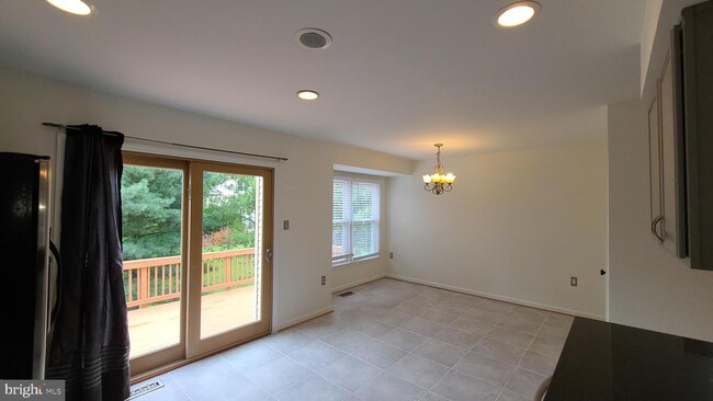Building Photo - 21176 Winding Brook Square