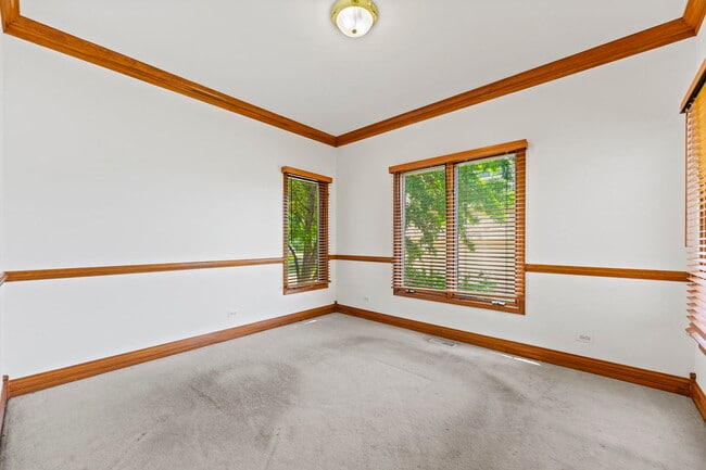Building Photo - 552 Waters Edge Dr