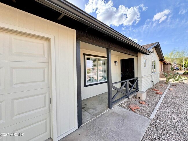 Building Photo - 10628 S 44th Pl