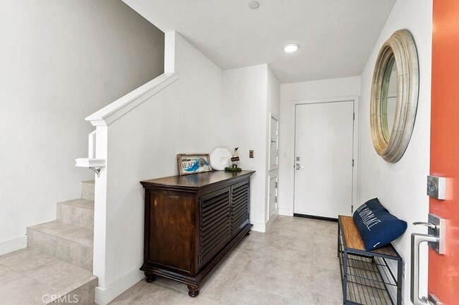 Building Photo - 321 Doheny Way