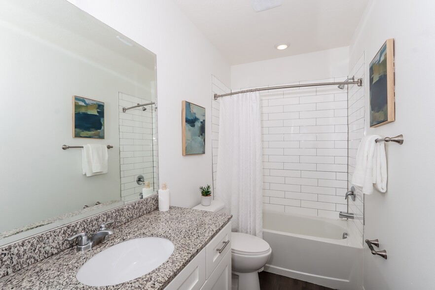 Building Photo - 11881 Mountain Retreat Ln