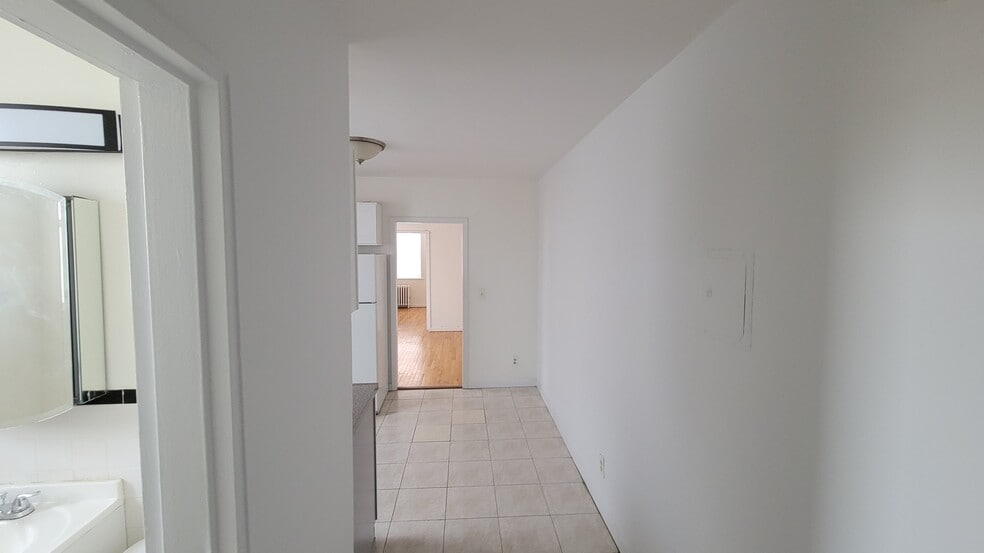 Building Photo - 31 67th St