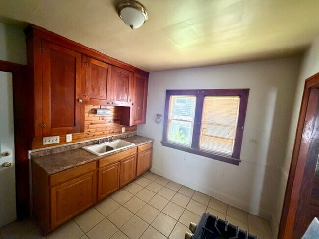 Building Photo - 3376 W 95th St