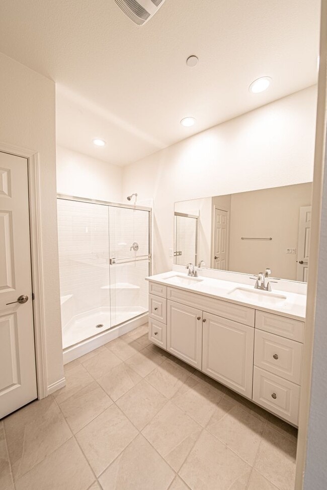 Building Photo - Brand New 3 Bedroom
