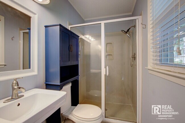 Building Photo - 209 Chucker Dr