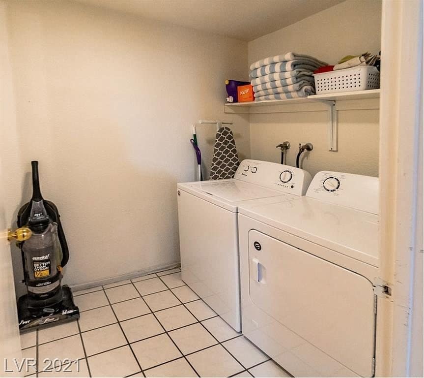 Large Laundry room - 4060 N Elkridge Dr