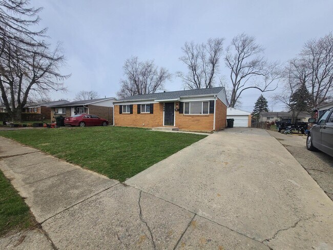 Building Photo - 1868 Argyle Dr
