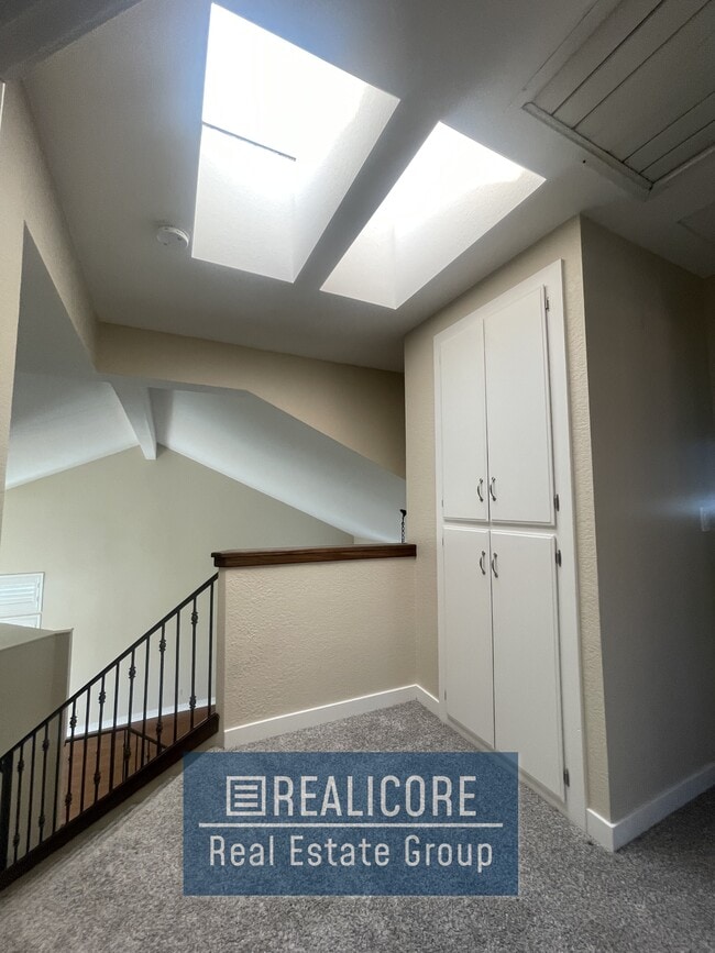 Building Photo - 10937 Sonora Ave