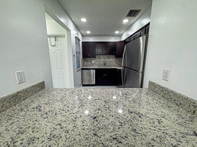 Building Photo - 10687 Royal Palm Blvd
