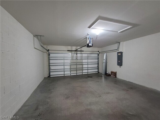 Building Photo - 1230 NW 19th St