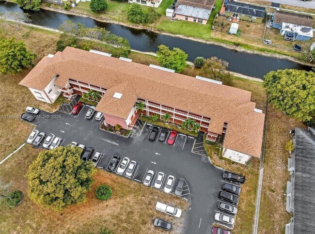 Building Photo - 4731 NW 10th Ct