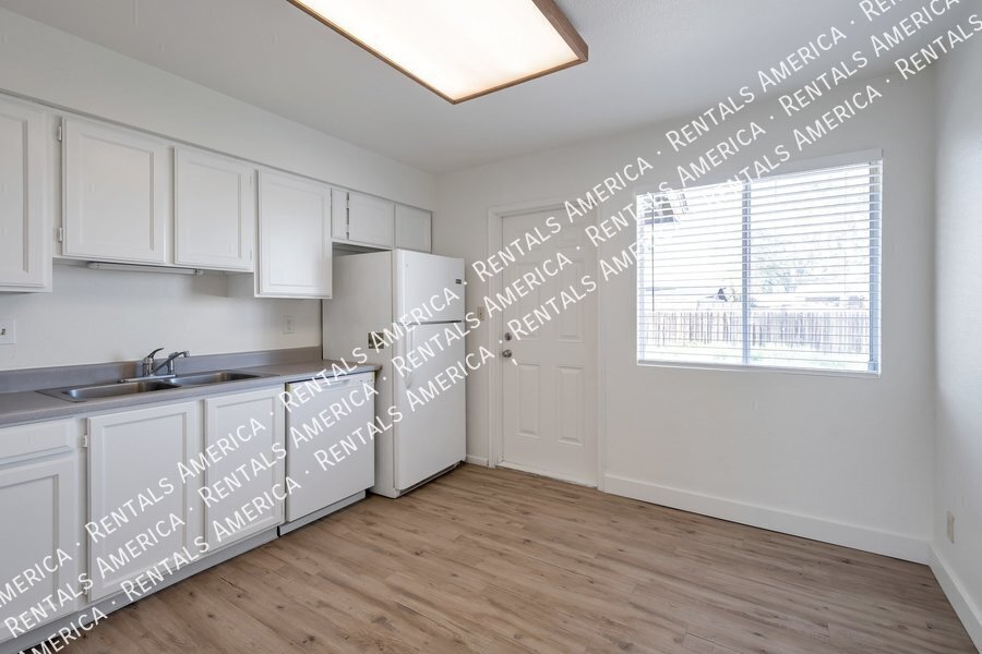 Building Photo - 2074 W Butler Dr