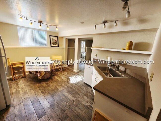 Building Photo - 2330fs