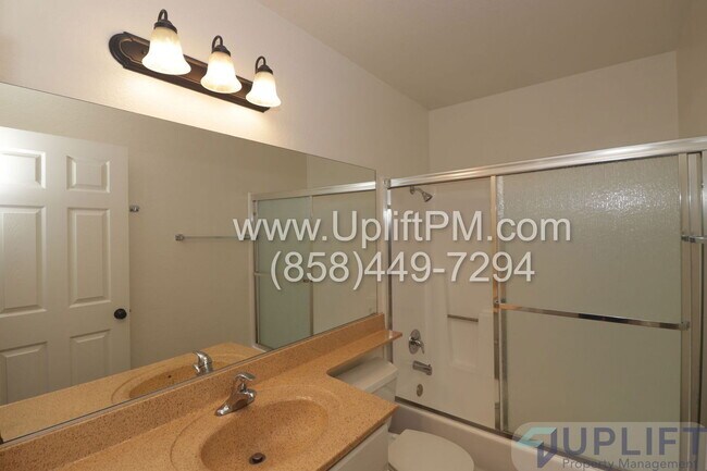 Building Photo - 820 Scranton St