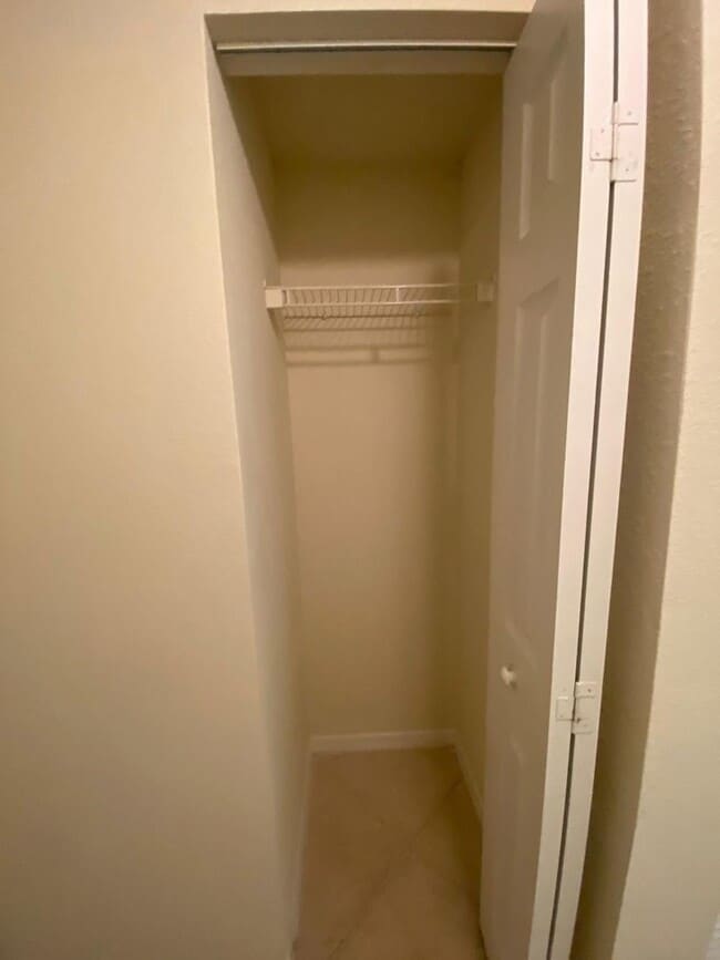 Building Photo - Spacious 2BR/2BA First-Floor Condo with Garage