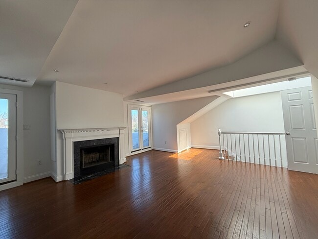 Building Photo - 3267 N St NW