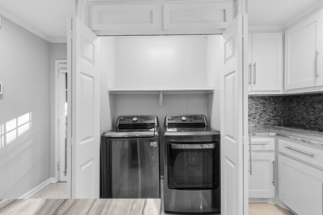 Building Photo - 3338 Prospect St