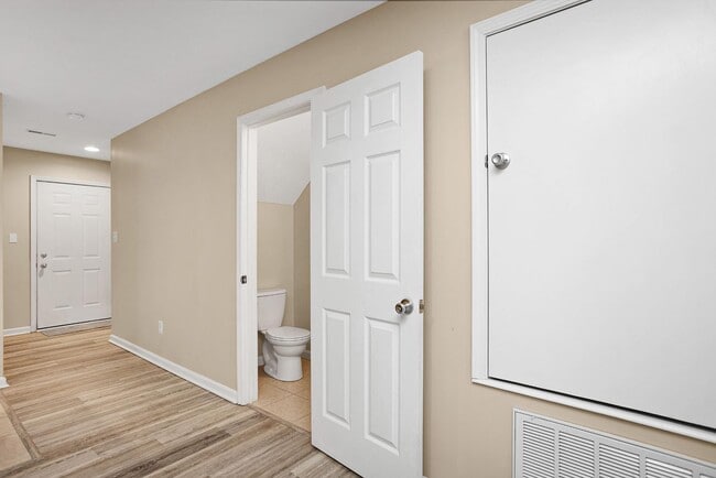 Building Photo - 6694 S Wilson Rd