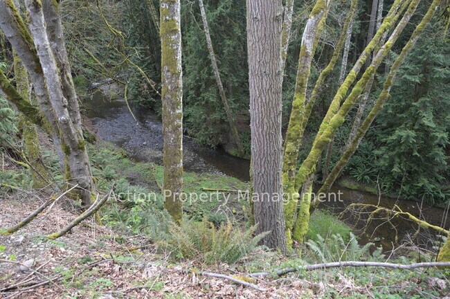 Building Photo - Updated Single-Level Home with Spacious Interior & Covered Parking