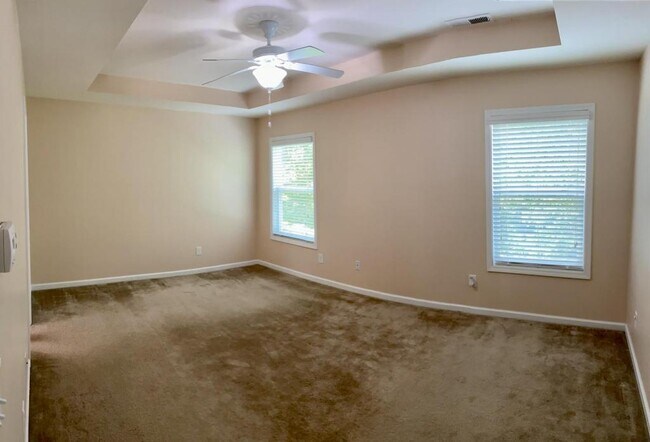 Building Photo - 301 River Oak St