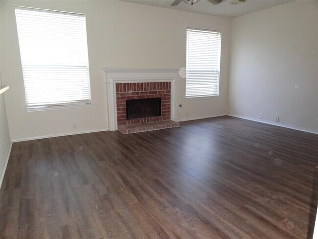 Building Photo - 323 Thorpe Springs Dr