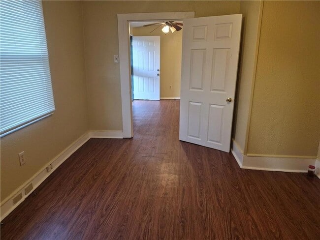 Building Photo - 1526 Spain St