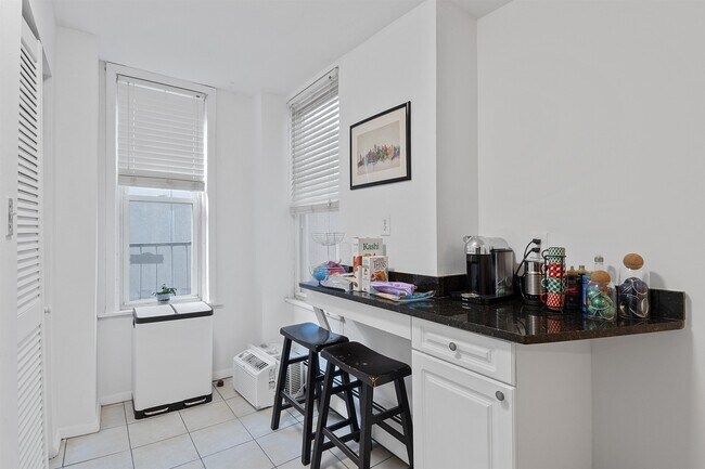 Building Photo - 1038 Willow Ave