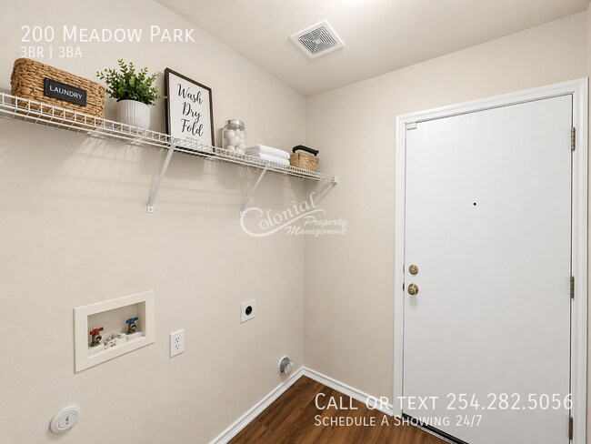 Building Photo - 200 Meadow Park Dr