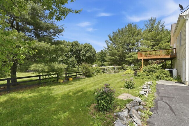 Building Photo - Experience a private retreat just beyond the city limits of Winchester where scenic beauty and re...