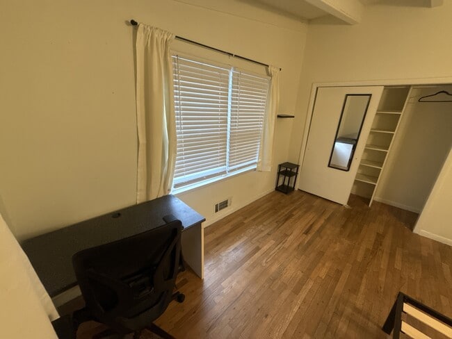 Building Photo - 1009 Hampton St NW