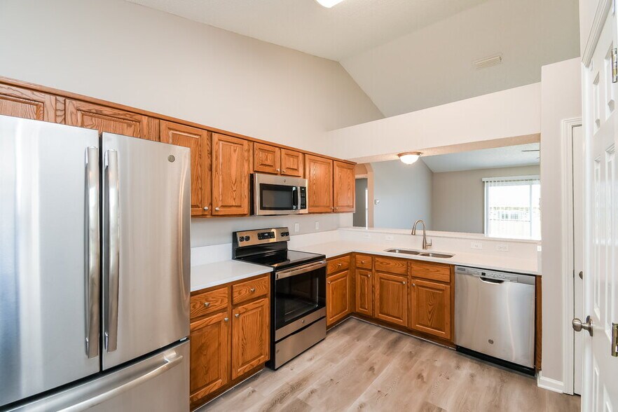 Building Photo - 3720 Arava Dr