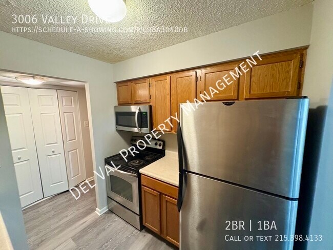 Building Photo - 3006 Valley Dr