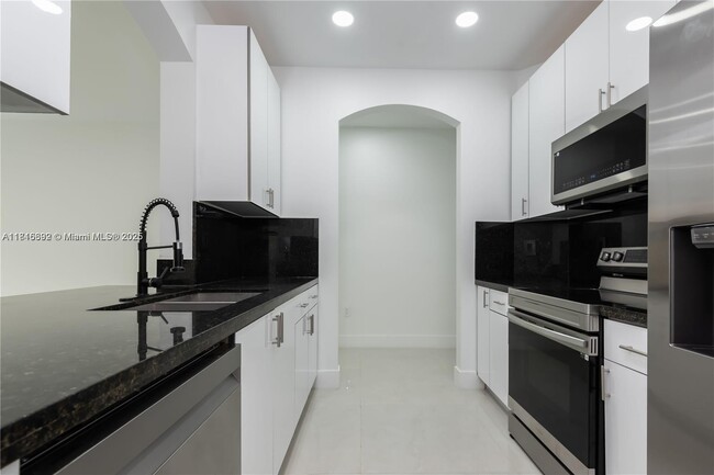 Building Photo - 939 NE 42nd Terrace
