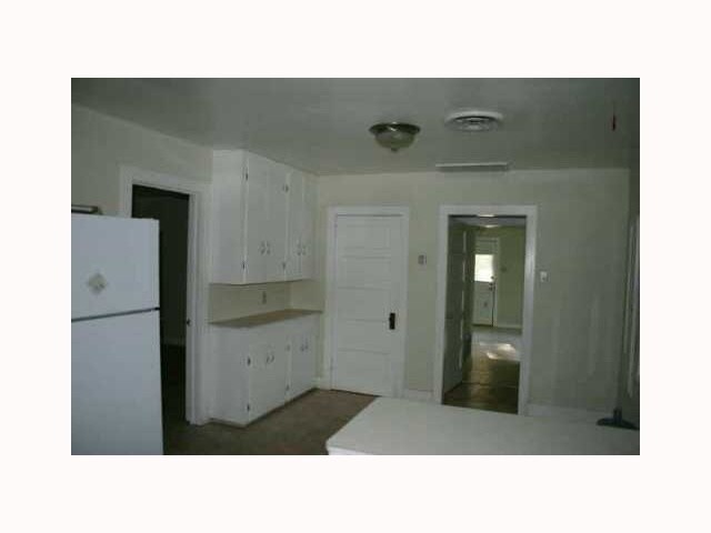 Building Photo - Central Austin 3 bedroom Cottage for Lease!