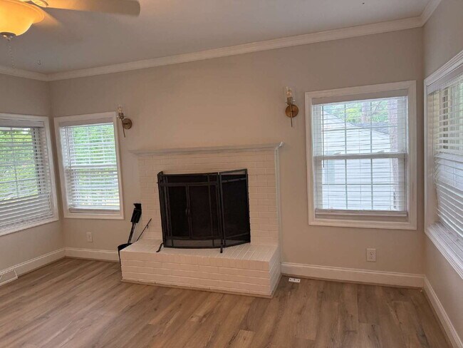 Building Photo - Charming 3-Bed, 2-Bath Duplex in Durham's Heartland!